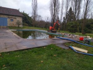 Démolition d’une Ancienne Piscine et Réaménagement par Pierre Renov TP