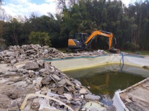 Démolition d’une Ancienne Piscine et Réaménagement par Pierre Renov TP