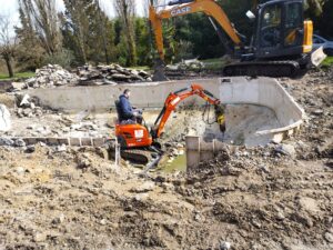 Démolition d’une Ancienne Piscine et Réaménagement par Pierre Renov TP